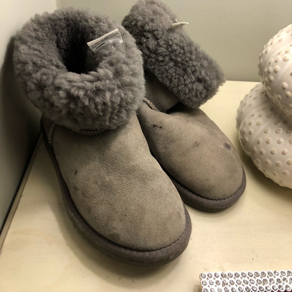 Uggs - Picture 1 of 3